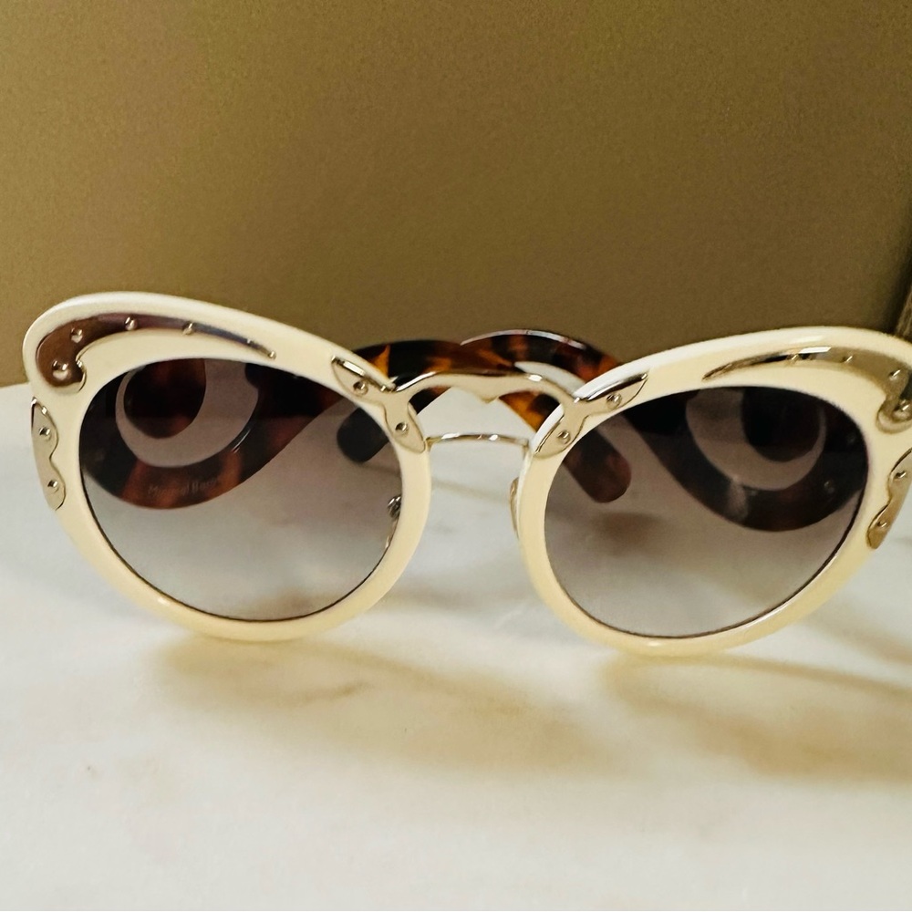 Stylish Cream Sunglasses
